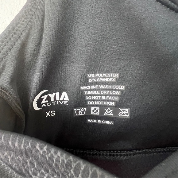 Zyia Active Black Venom Light N Tight Strappy Bra - Picture 5 of 5